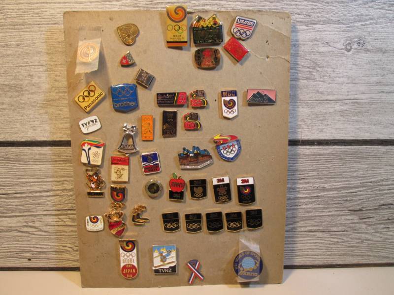 lot 39 image: Lot of Misc Hat Pins  RMT...