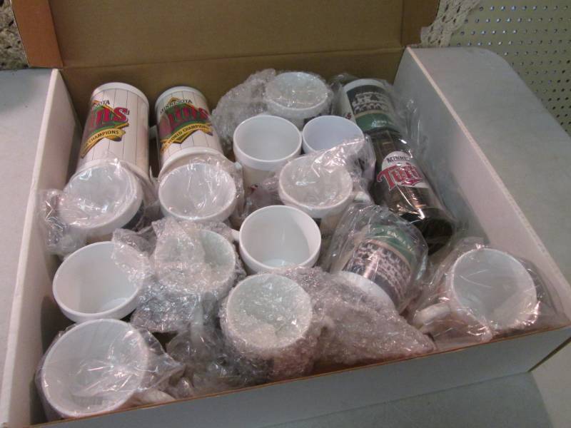 lot 55 image: Lot of Assorted Minnesota Twins Cup...