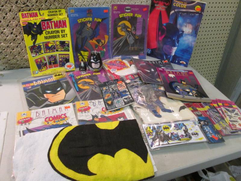 lot 62 image: Batman Lot See Photos  D-1...