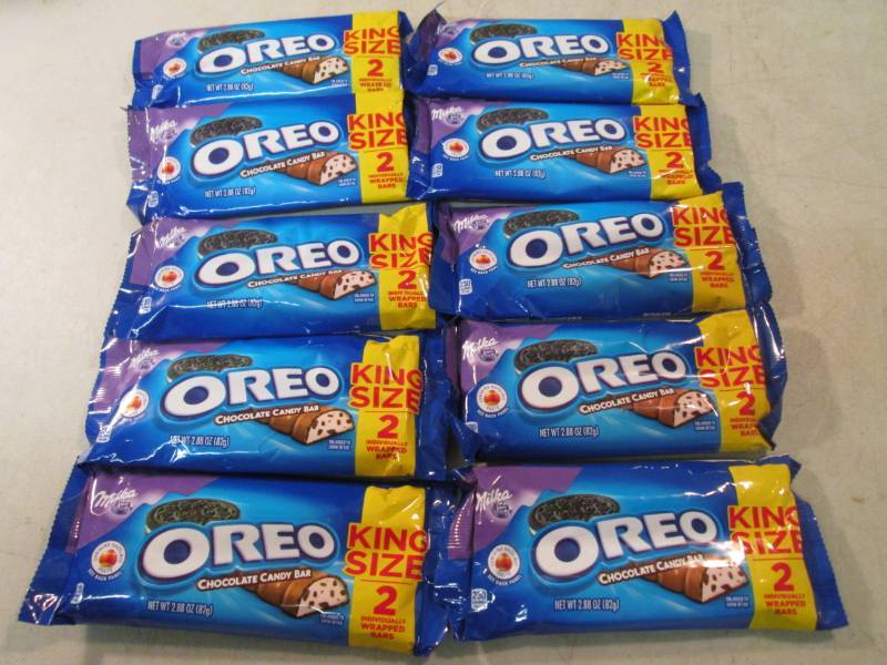 lot 75 image: 10 King Size 2-Packs of Oreo Chocol...