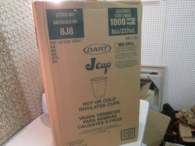 lot 89 image: Case of 1000 Dart Hot or Cold Insul...