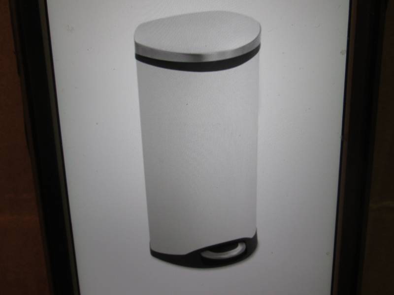 lot 90 image: Safco Step-On Flip Lid 7.5 gallon T...