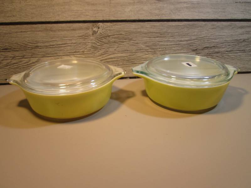 lot 103 image: Pair of Vintage 1 pt 471 Pyrex Yell...