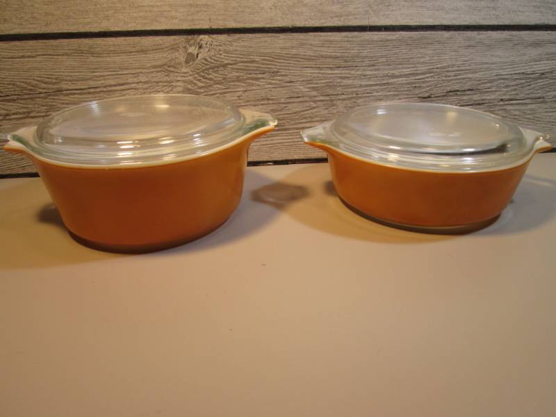 lot 104 image: Pair of Vintage Pyrex Ovenware Bowl...