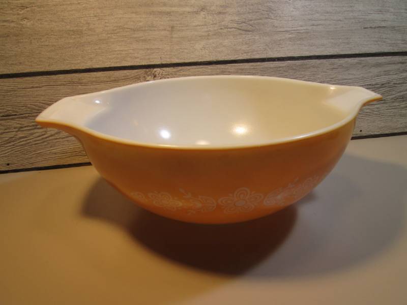 lot 105 image: Vintage Pyrex 4 qt Mixing Bowl 444 ...