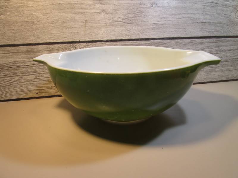 lot 107 image: Vintage Pyrex 4 qt Mixing Bowl 444 ...