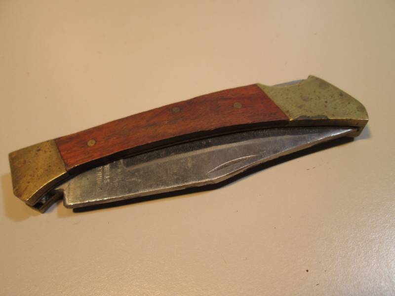 lot 115 image: Vintage Made in Pakistan Lock Back ...