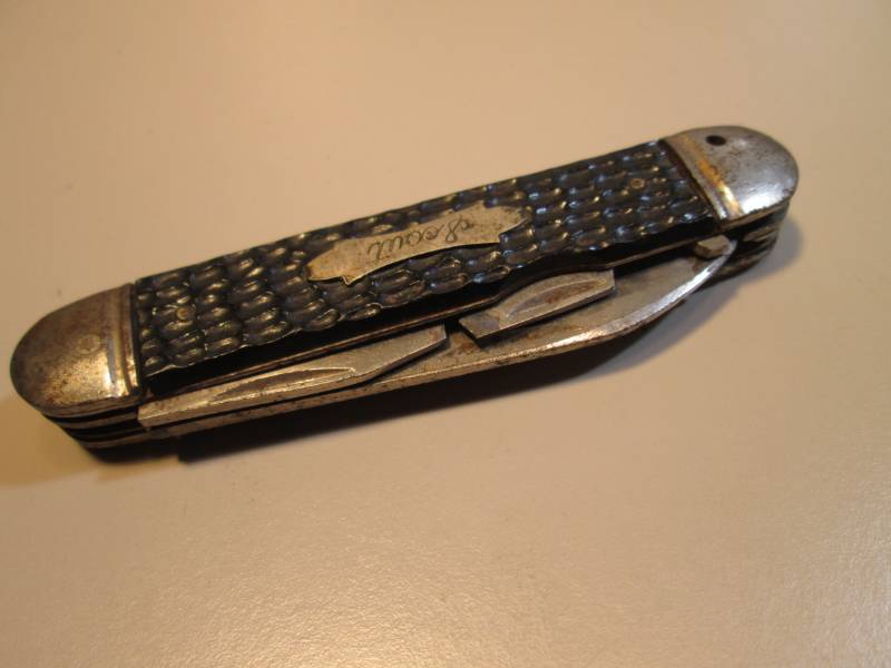 lot 119 image: Vintage Colonial Scout 4-Blade Pock...