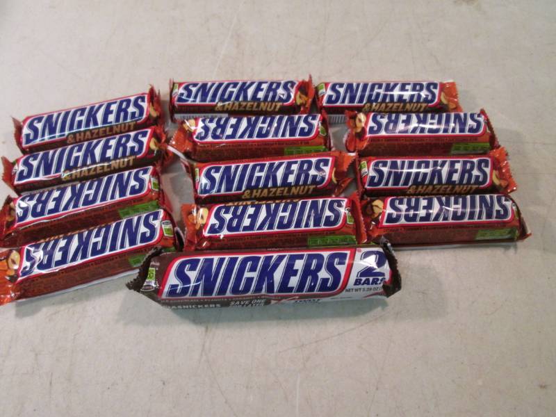 lot 194 image: Snickers Candy Bars  B-3...