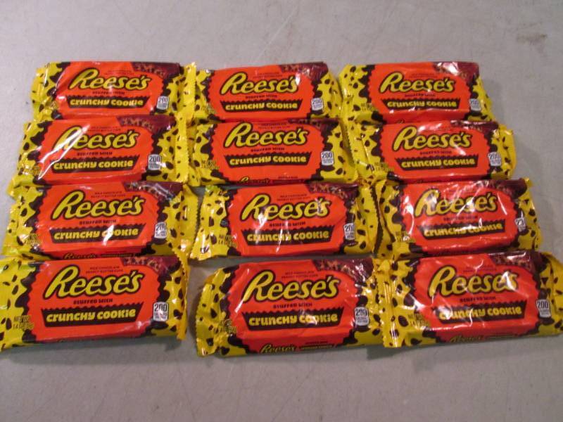 lot 205 image: 12 Reeses Peanut Butter Cups Best b...