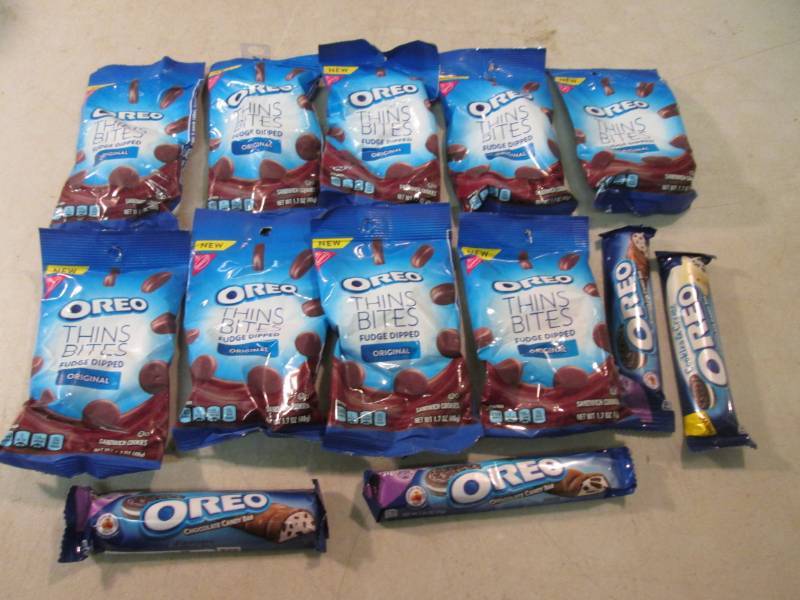 lot 207 image: Assortment of Oreo Thins Bites and ...