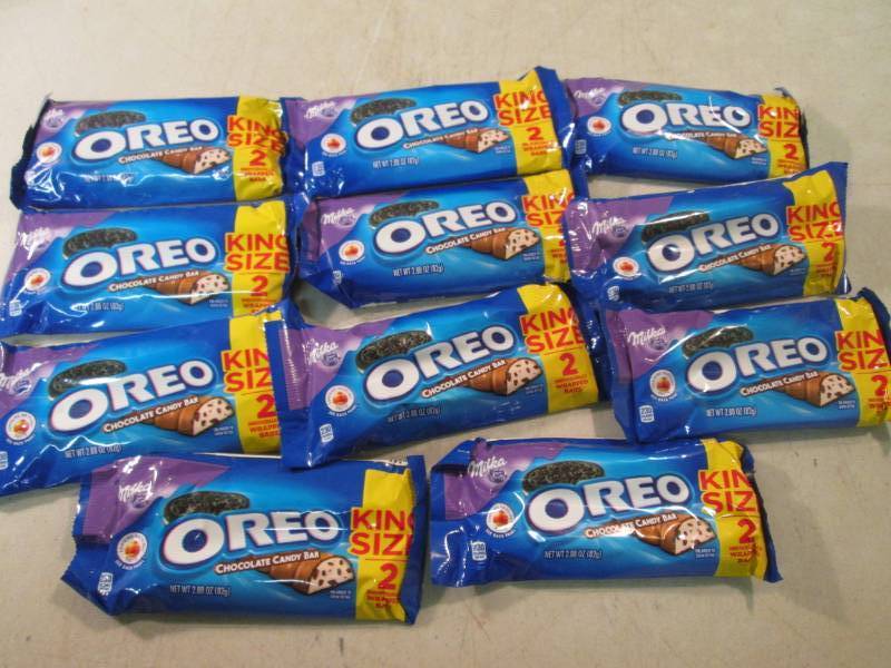 lot 208 image: 11 Oreo Chcolate Candy Bars 2-Packs...