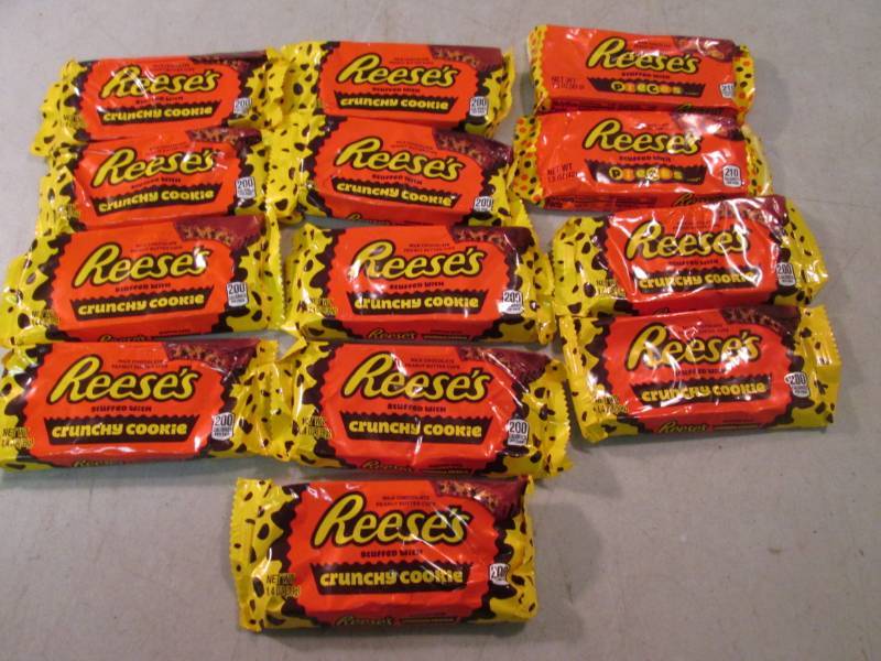 lot 211 image: 13 Reeses Peanut Butter Cups  B-3...