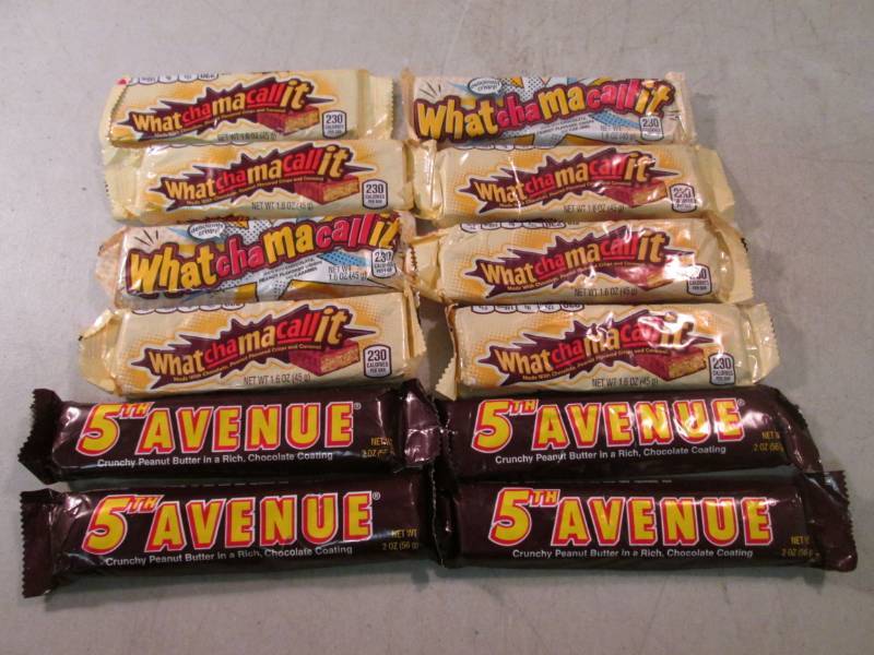 lot 212 image: 12 Candy Bars  B-3...