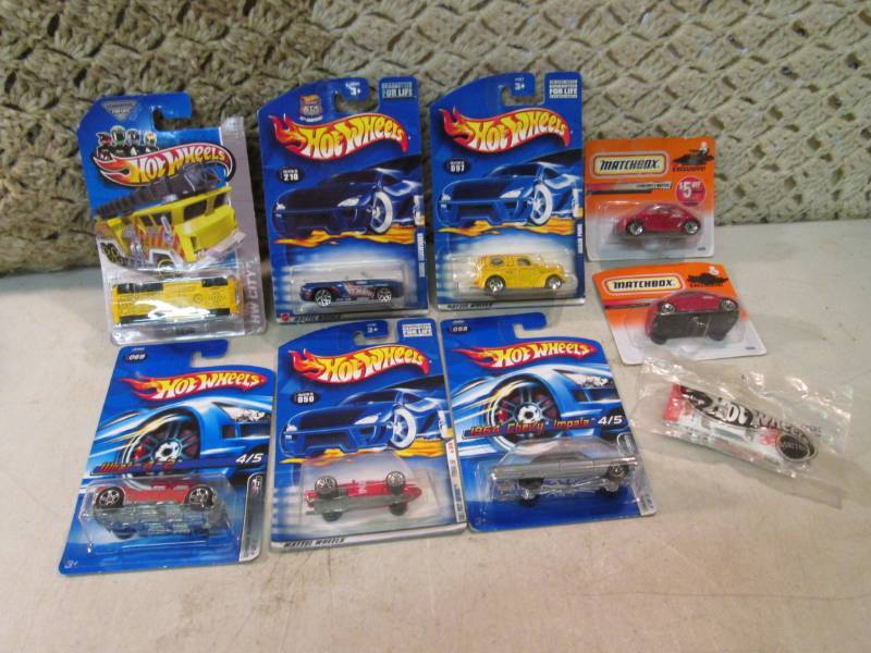 lot 219 image: Hot Wheels and Matchbox Cars  EC1...