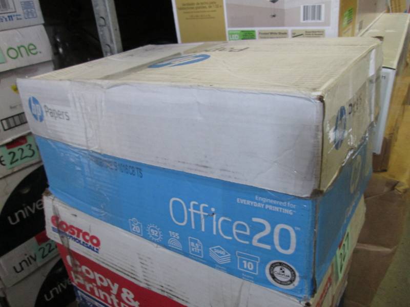 lot 228 image: Case with 5 Reams 2500 Sheets of Wh...