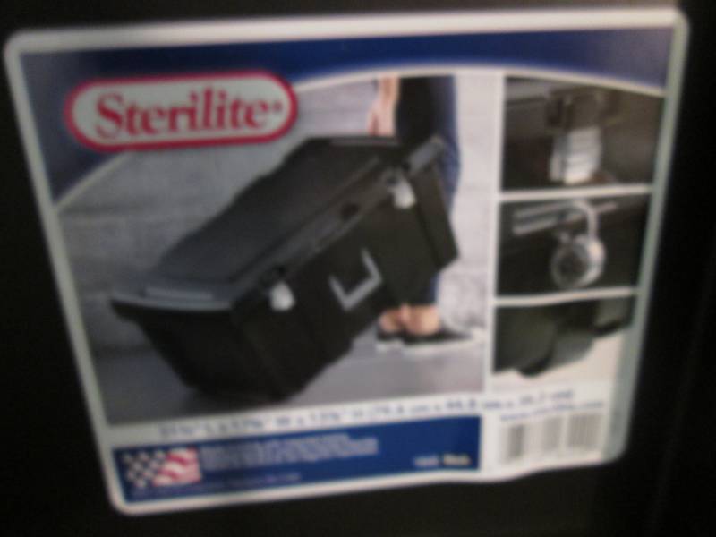 lot 230 image: Sterilite 92 quart Footlocker Stora...