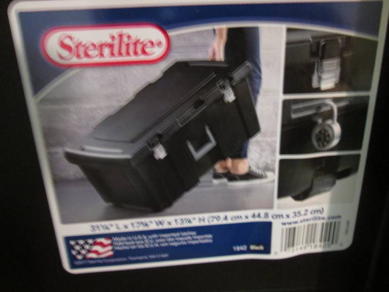lot 232 image: Sterilite 92 quart Footlocker Stora...