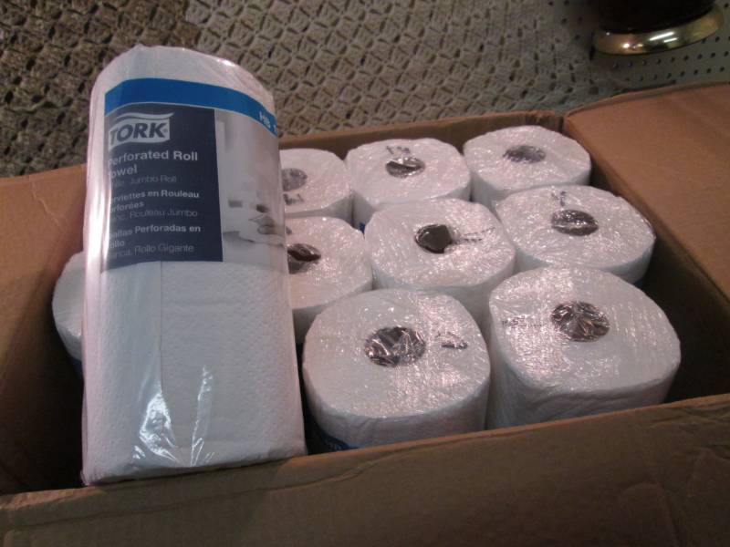 lot 260 image: 11 Rolls of Paper Towels  D-2...