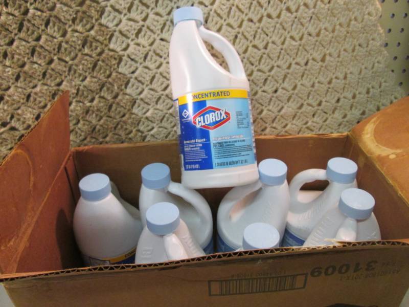 lot 303 image: Case of 8 Bottles of Clorox Bleach ...