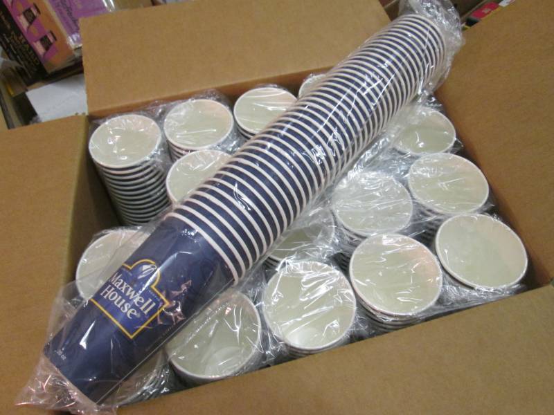 lot 306 image: Case of 800 20 ounce Cups  CSB...
