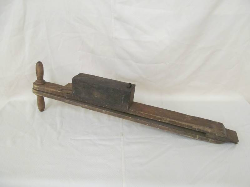 lot 3 image: Vintage Trumph hand planter