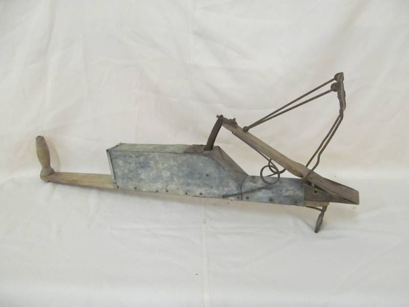 lot 5 image: vintage hand planter