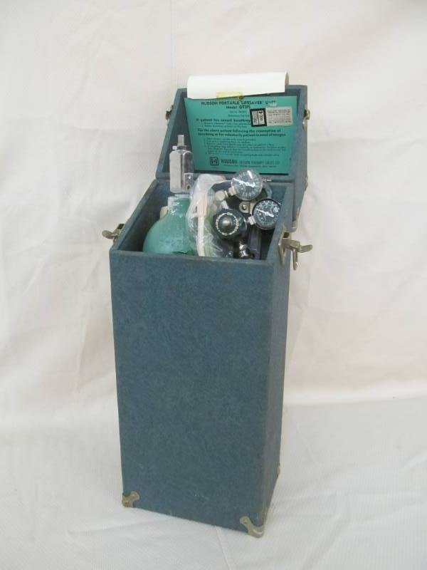 lot 12 image: Vintage Hudson Portable Life saver unit