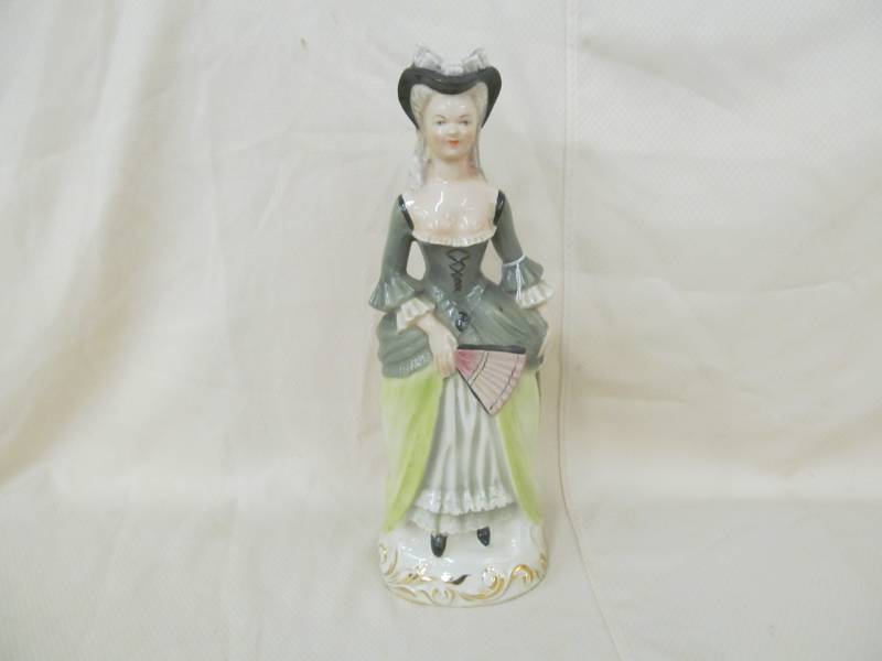 lot 16 image: Corday lady statue