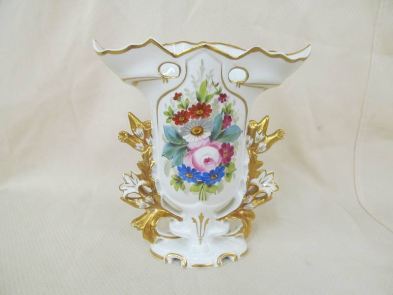 lot 19 image: Portugal Porcelain vase