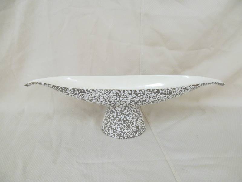 lot 21 image: Royal Haeger Center piece