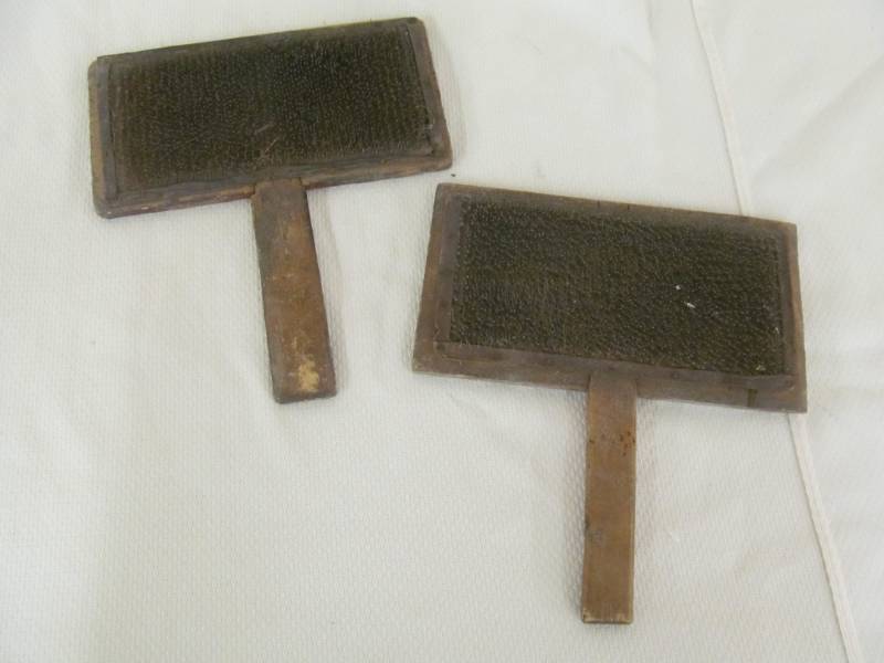 lot 22 image: Primitive wool carders