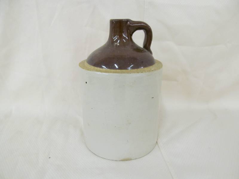 lot 24 image: Shoulder jug