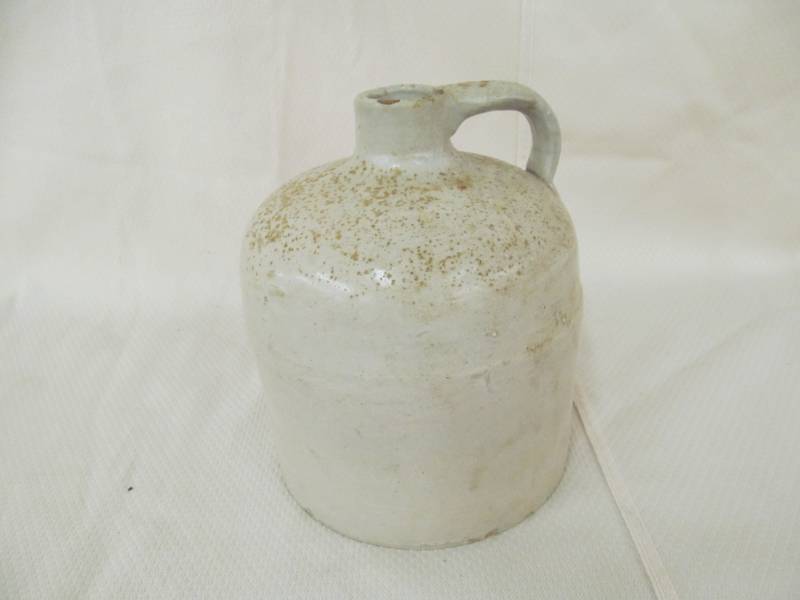 lot 26 image: Shoulder jug
