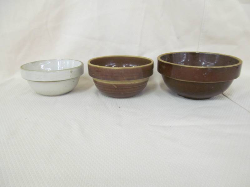 lot 28 image: stoneware crock bowls