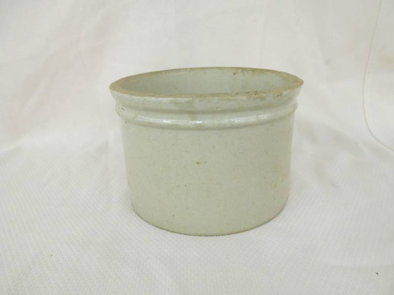 lot 30 image: crock jar