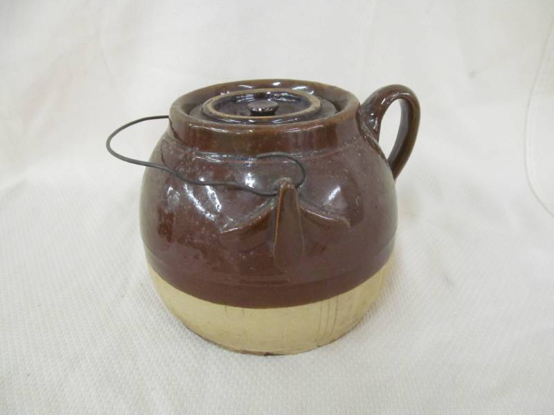 lot 32 image: vintage crock pot