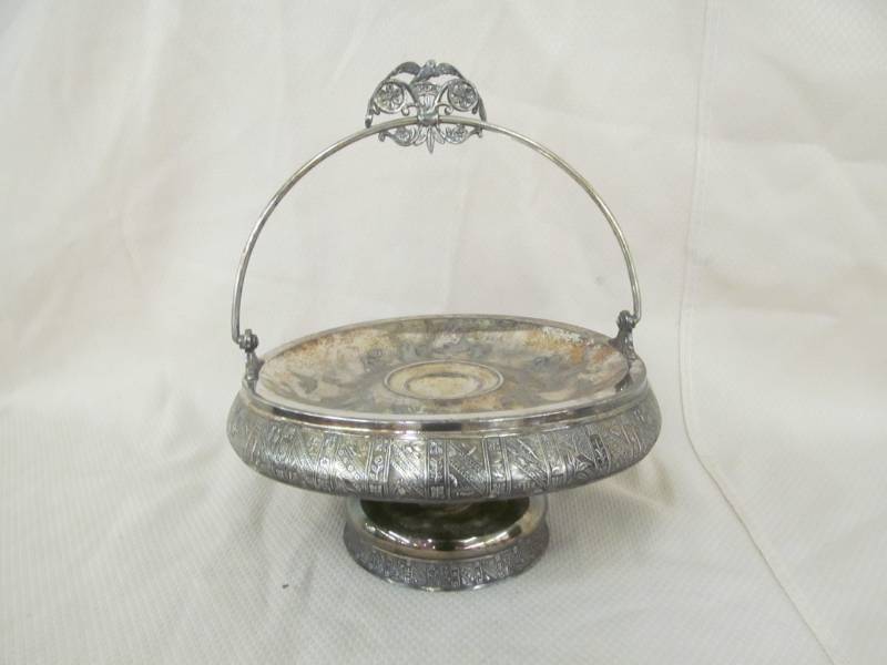 lot 34 image: Quadruple plate