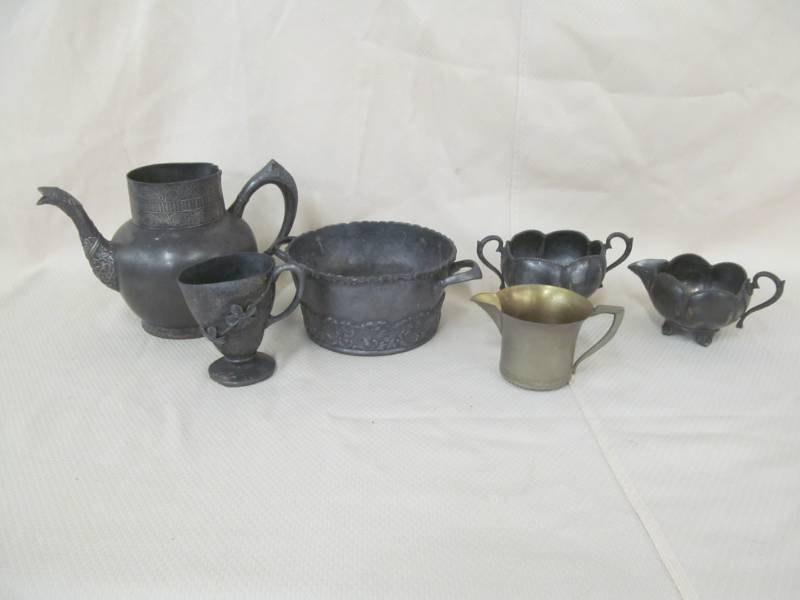 lot 36 image: pewter items