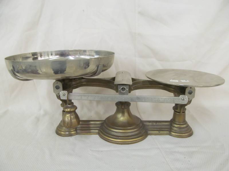 lot 42 image: Buffalo scale