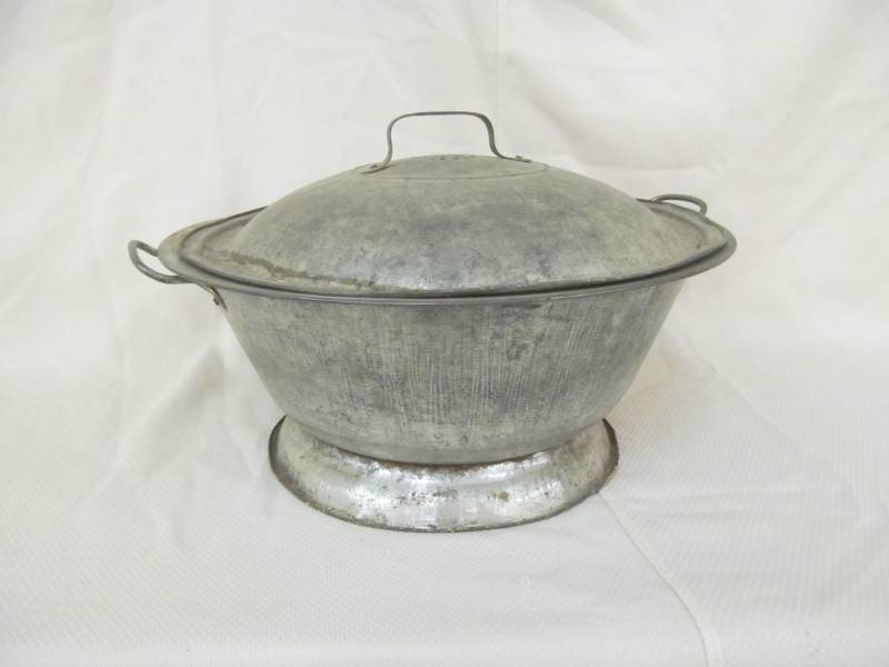 lot 44 image: bread warmer