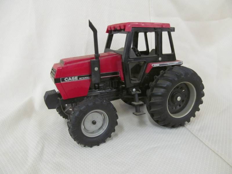 lot 46 image: Case Ih 3294 tractor