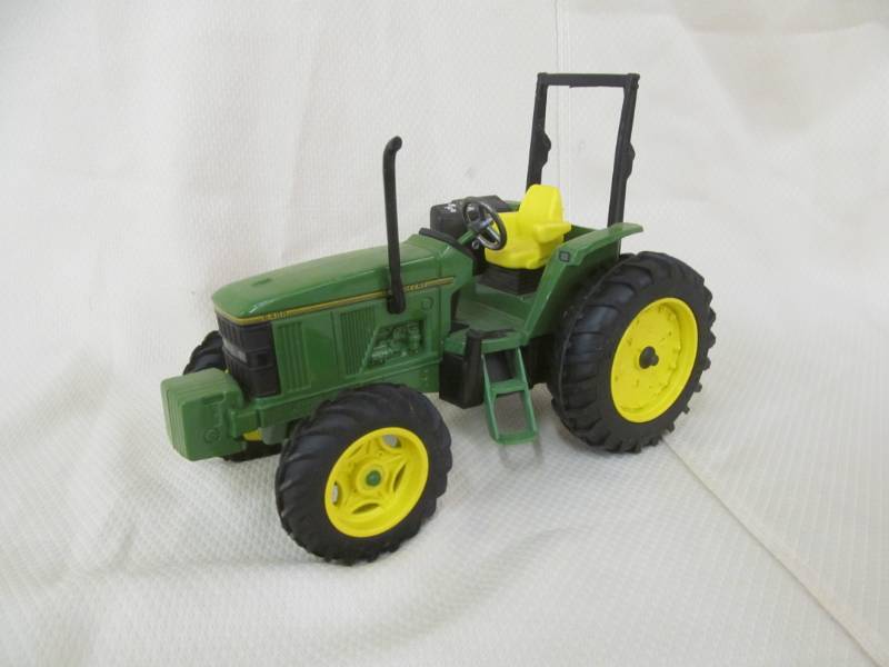 lot 47 image: J.D 6400 tractor