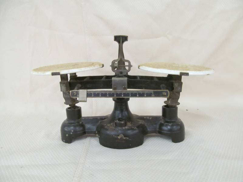 lot 64 image: Cenco scale