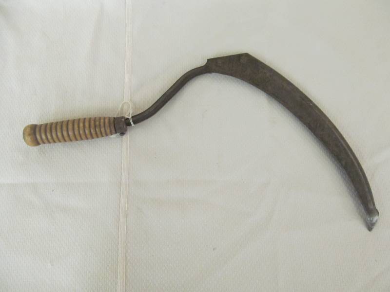 lot 69 image: Vintage Sythe