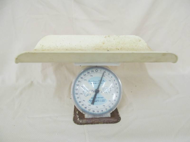 lot 74 image: vintage American Family Nursery scale