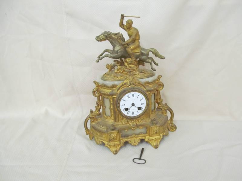 lot 84 image: Antique mantel clock