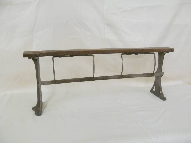lot 93 image: Vintage paper roll stand