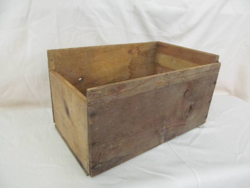 lot 99 image: Vintage wood fruit box