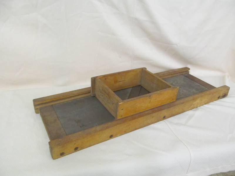 lot 100 image: Vintage Kraut Kutter